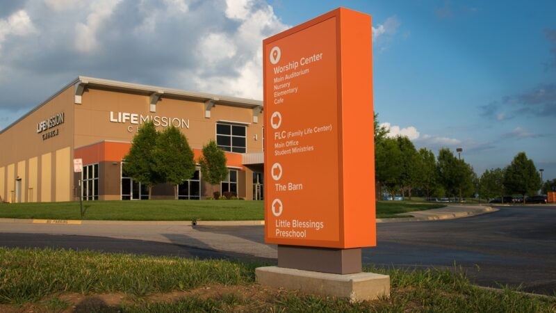 Aluminum Pylon Directional Sign